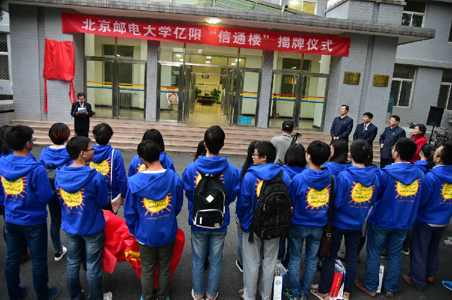 1主持人&全景.jpg