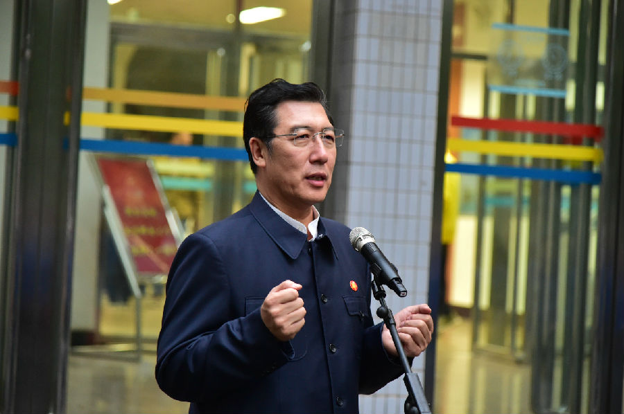 2邓总讲话.jpg